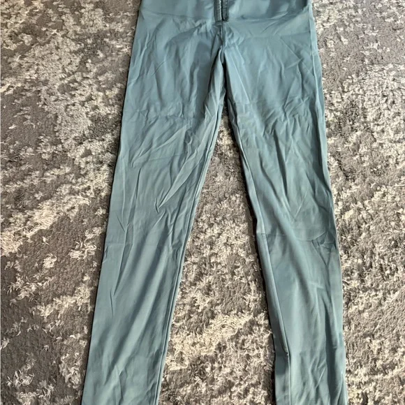 Stylish Green Leggings - Picture 1 of 3